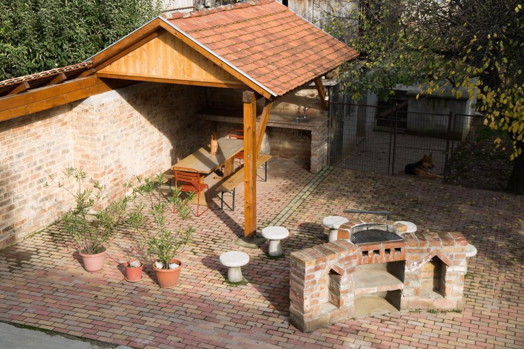Tompos Vendeghaz Es Pince Hotel Villany Exterior photo