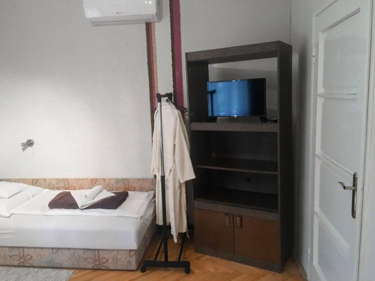 Tompos Vendeghaz Es Pince Hotel Villany Exterior photo