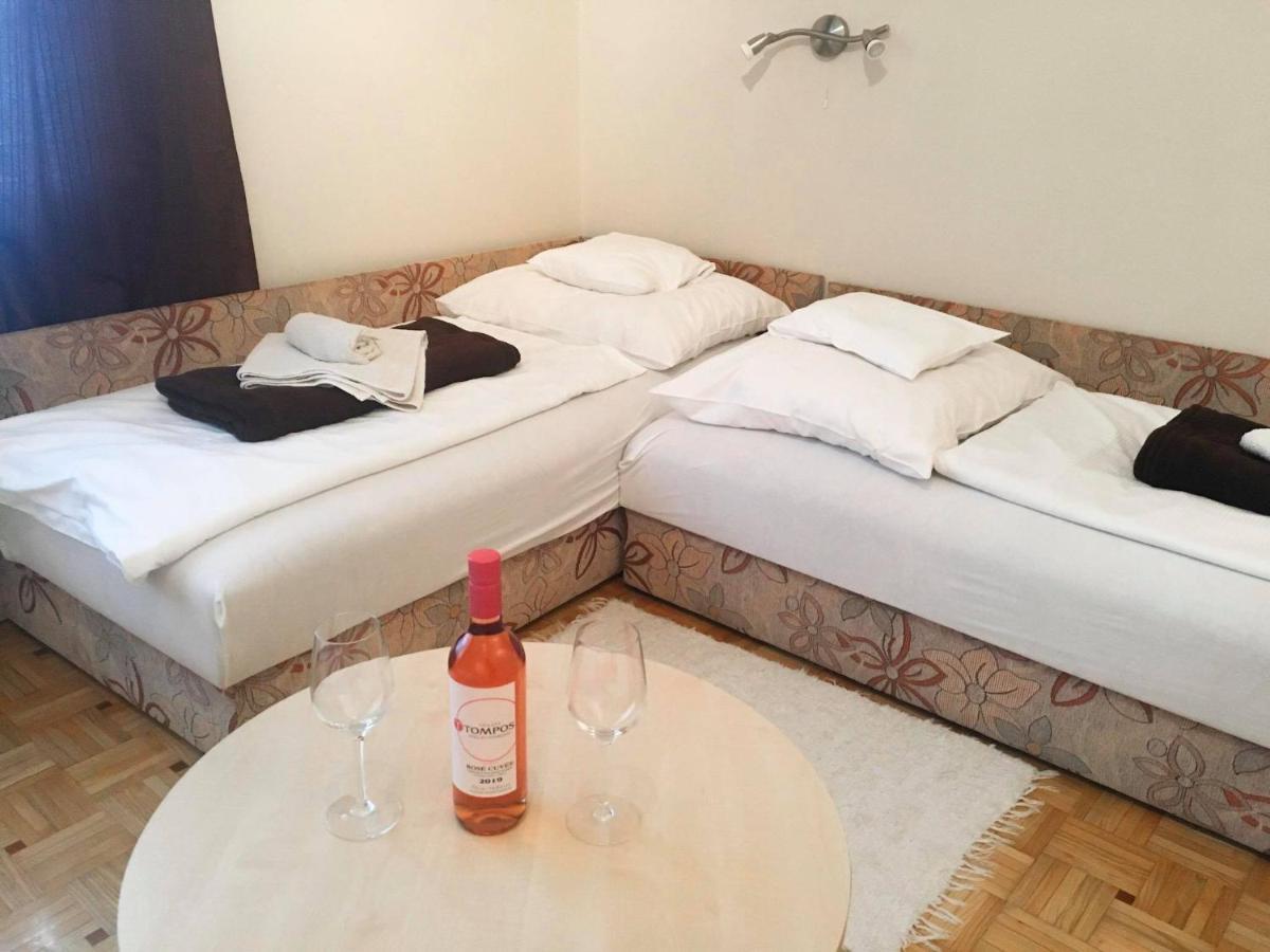 Tompos Vendeghaz Es Pince Hotel Villany Exterior photo