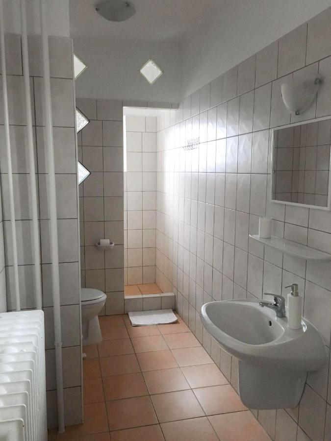 Tompos Vendeghaz Es Pince Hotel Villany Exterior photo